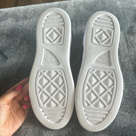 NWT Converse Chuck Taylor All Star Ultra 2 Sneaker - Kids' Size 7M Youth/ Kids - Picture 4 of 8